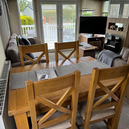 Prestige Static Caravan On 5 Star Holiday Park Cheswick  Екстериор снимка