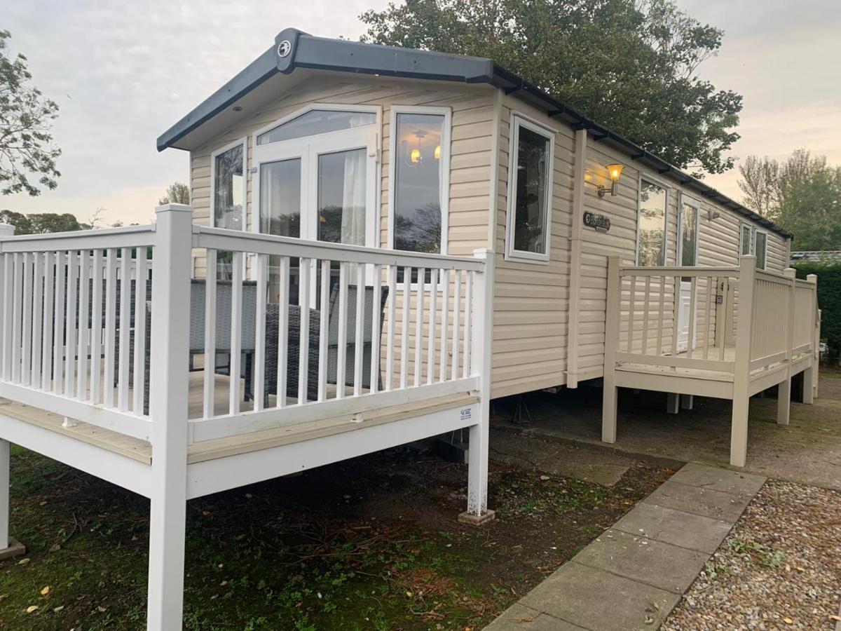 Prestige Static Caravan On 5 Star Holiday Park Cheswick  Екстериор снимка