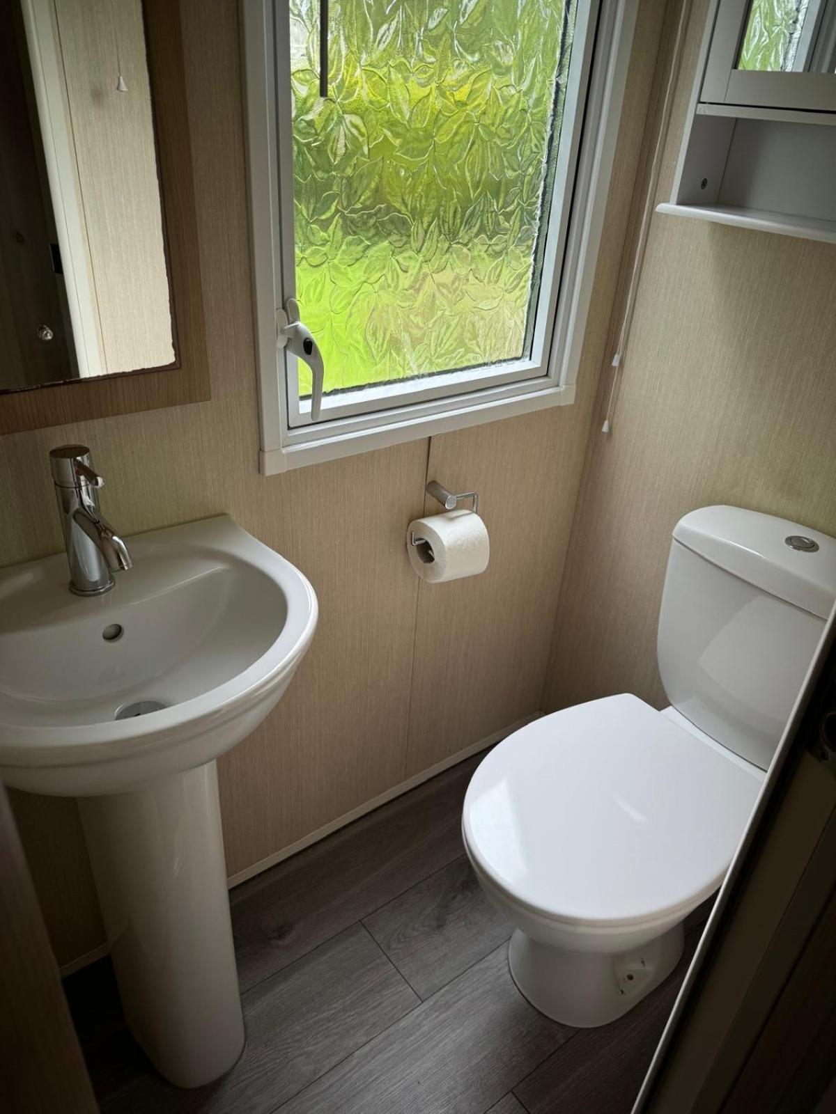 Prestige Static Caravan On 5 Star Holiday Park Cheswick  Екстериор снимка